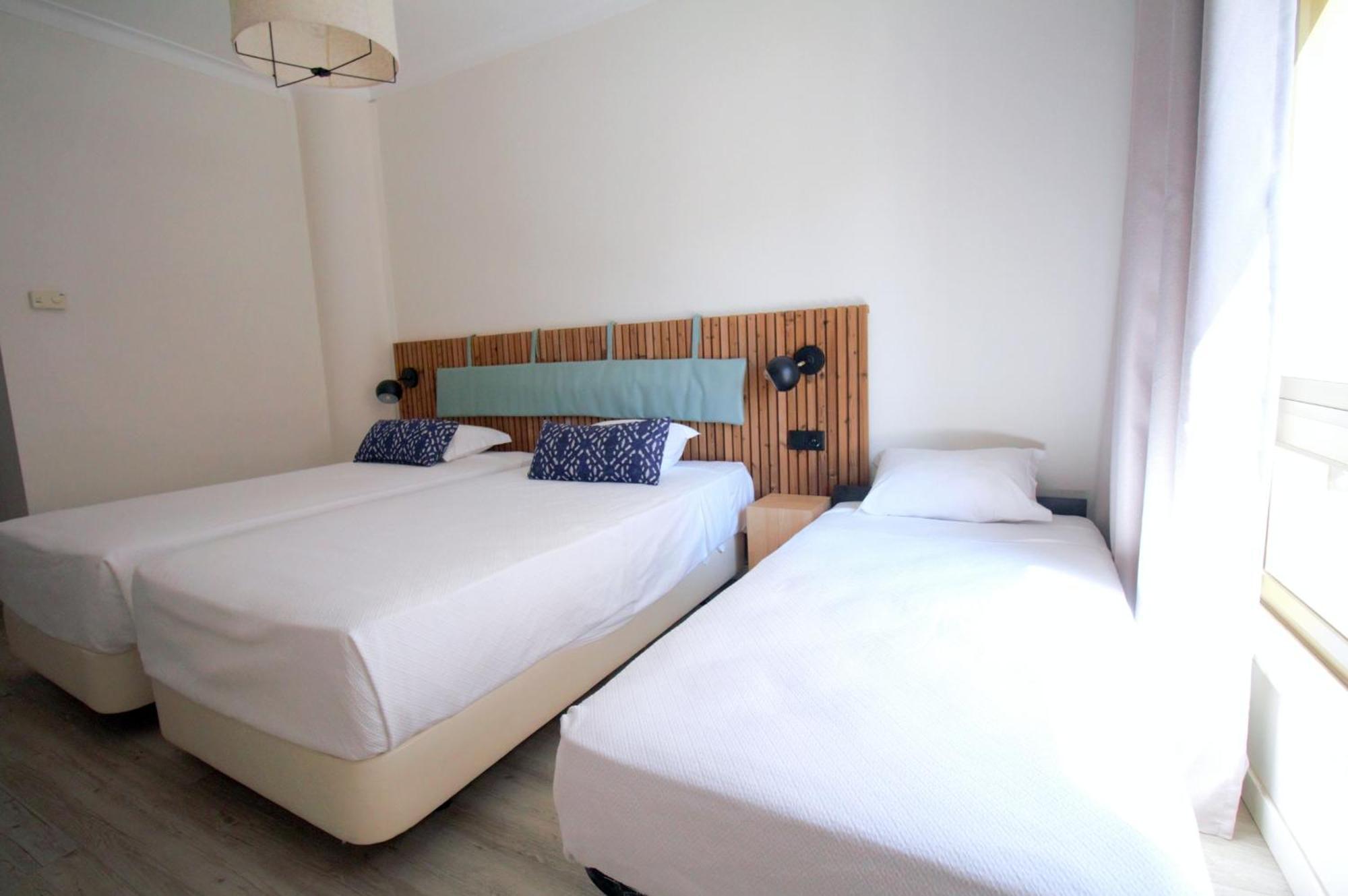 Wot Costa Da Caparica Hotel Екстериор снимка