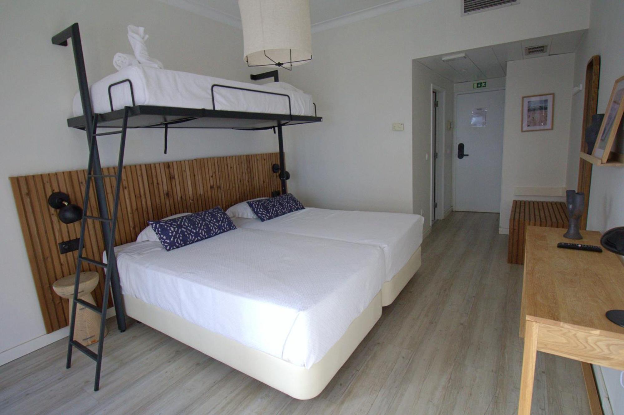 Wot Costa Da Caparica Hotel Екстериор снимка