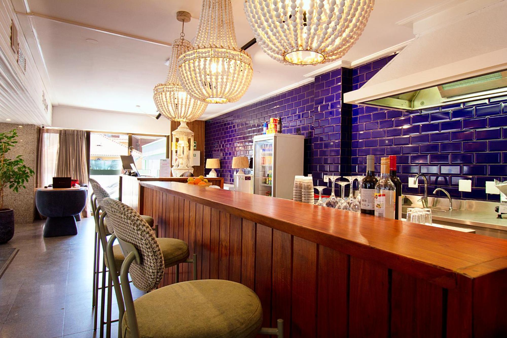 Wot Costa Da Caparica Hotel Екстериор снимка