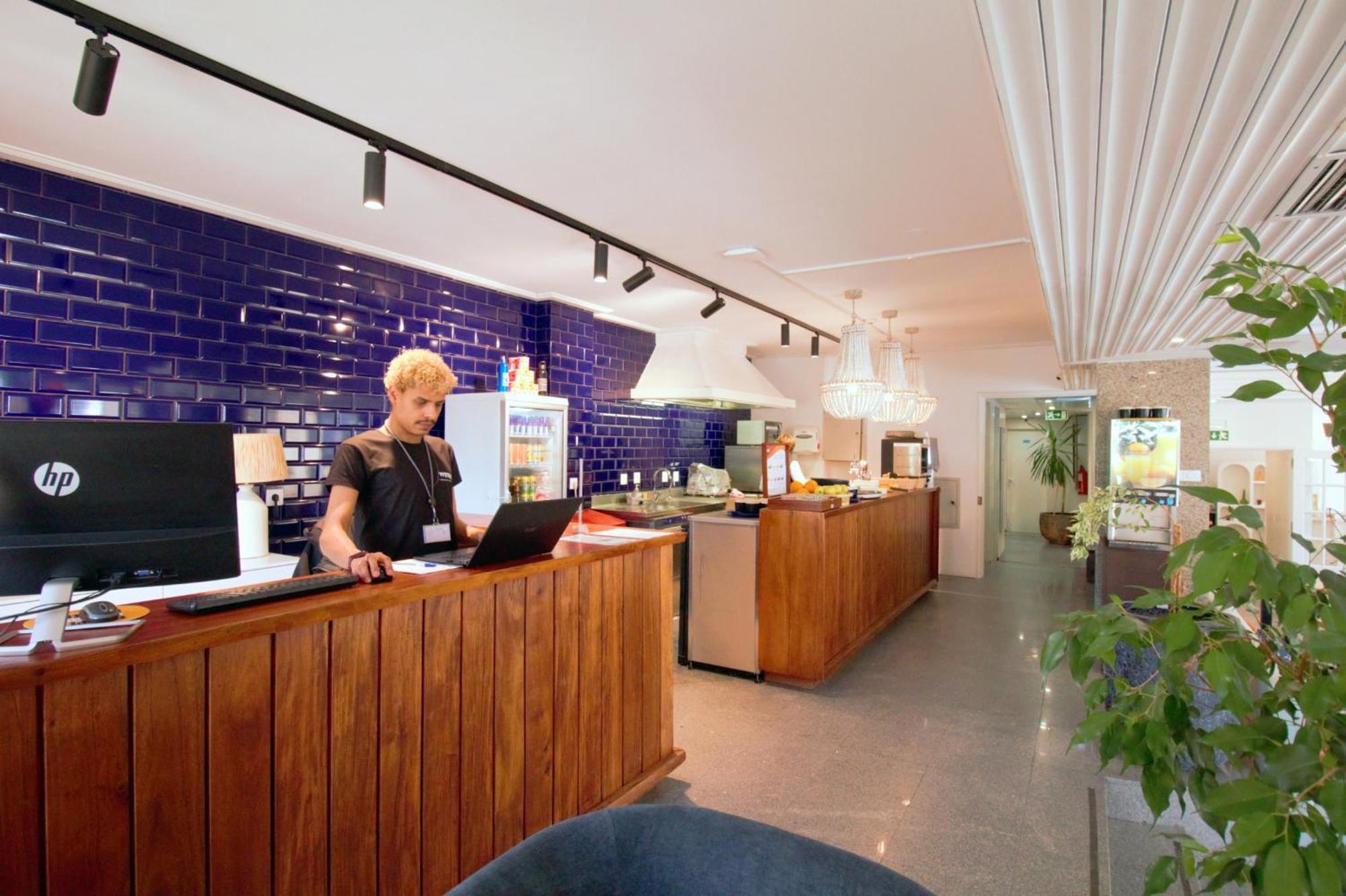 Wot Costa Da Caparica Hotel Екстериор снимка