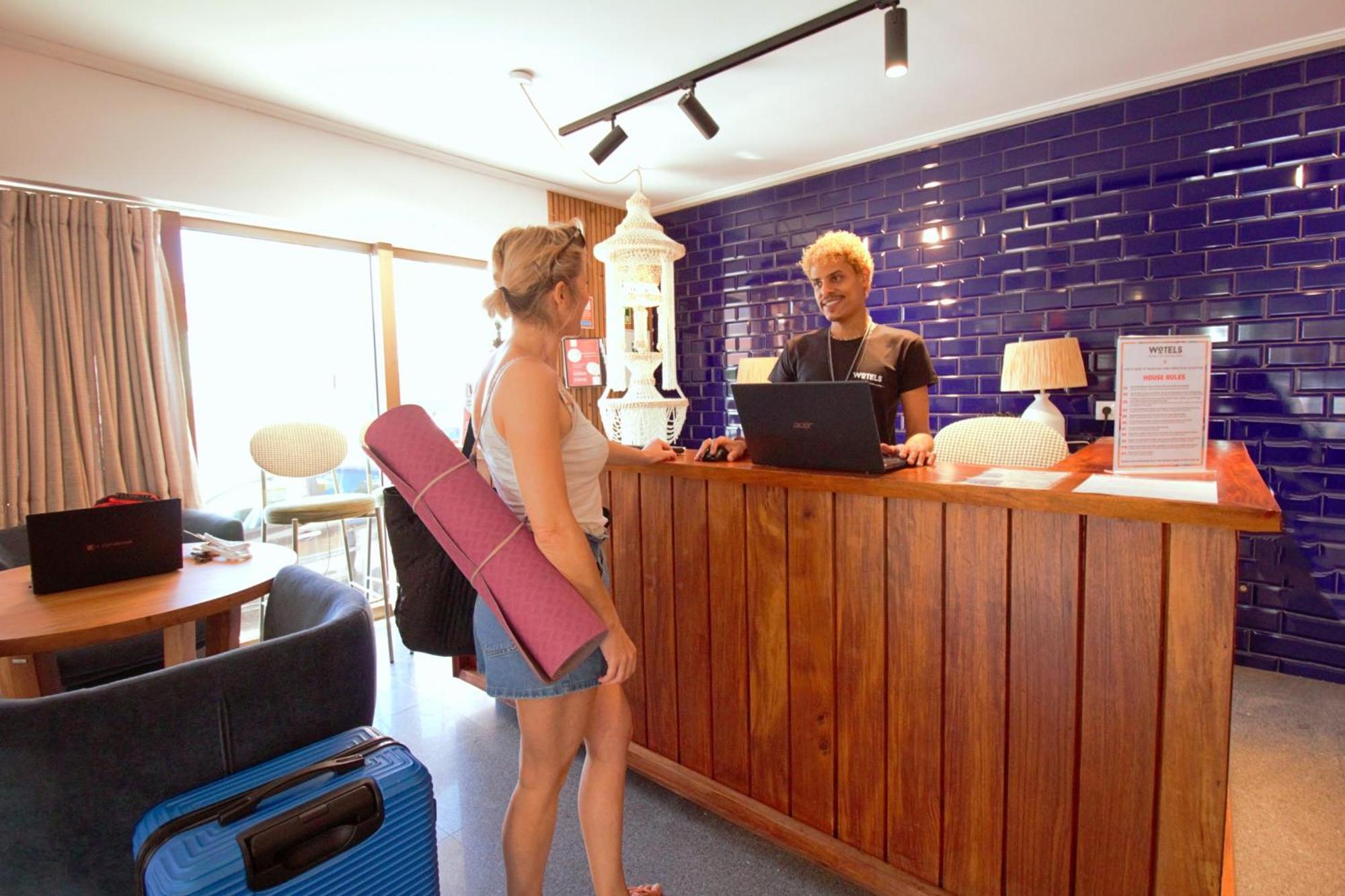 Wot Costa Da Caparica Hotel Екстериор снимка